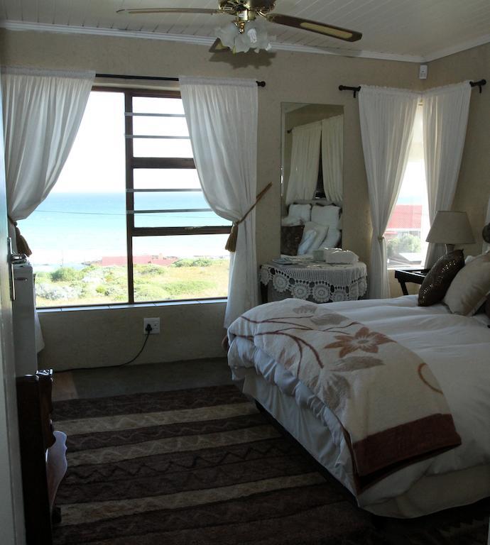 Oceanview Guesthouse Struisbaai Bilik gambar